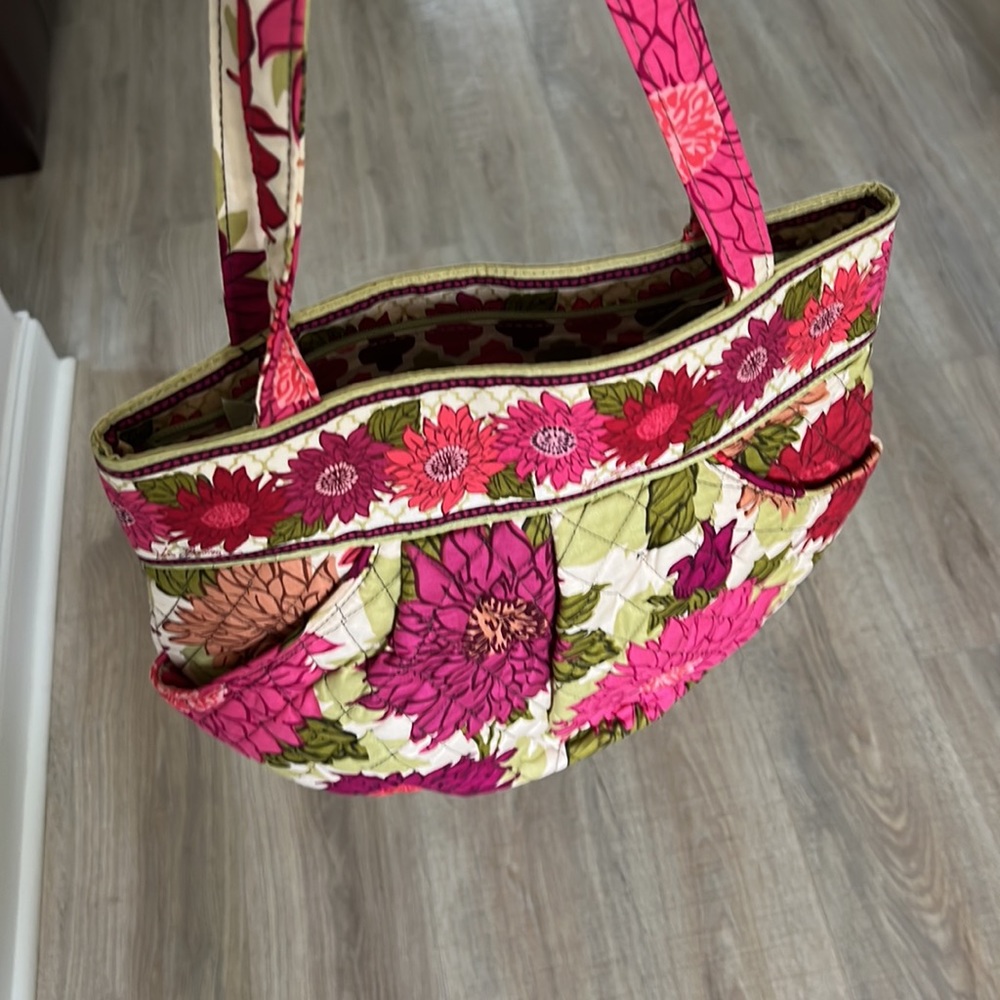 Vera Bradley Bag ~HELLO DAHLIA~ RETIRED PATTERN. - Picture 7 of 11